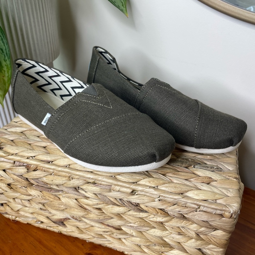 NWOT Toms Brown Slip-On Loafers